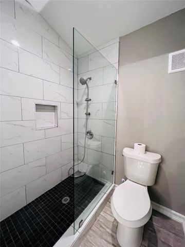 2121 El Paseo Street 2204, Houston, TX 77054