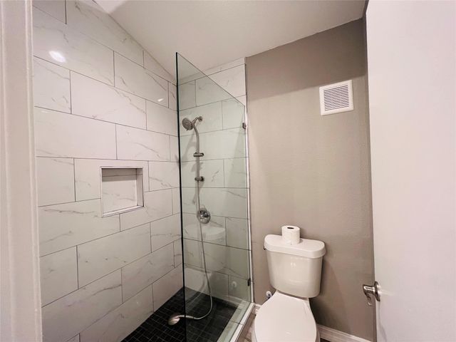 2121 El Paseo Street 2204, Houston, TX 77054