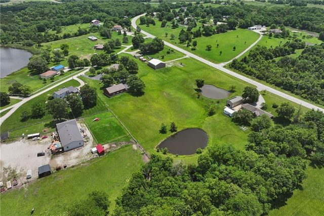 26966 Willow Drive, Paola, KS 66071