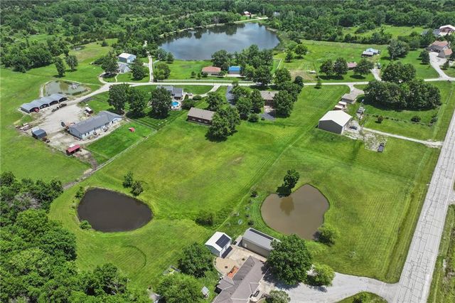 26966 Willow Drive, Paola, KS 66071