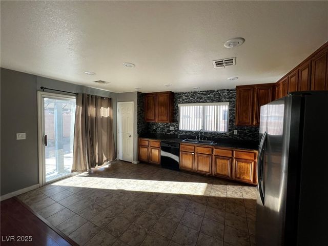 6593 Pacific Screech Place, North Las Vegas, NV 89084