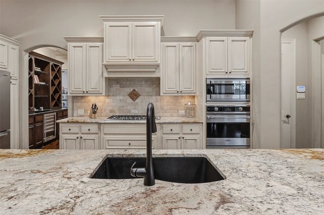 414 Wyndham Crest, Westworth Village, TX 76114