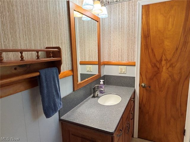 1961 Killian Road, Akron, OH 44312
