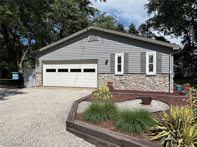 1961 Killian Road, Akron, OH 44312