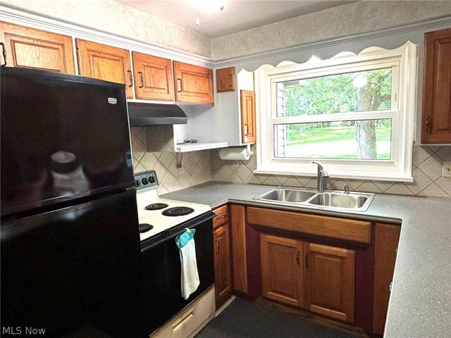 1961 Killian Road, Akron, OH 44312
