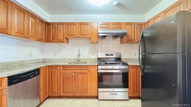 6434 Grand Central Parkway 3D, Forest Hills, NY 11375