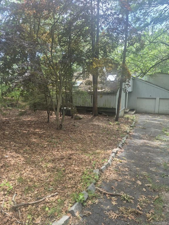 24 Yardley Drive, Dix Hills, NY 11746