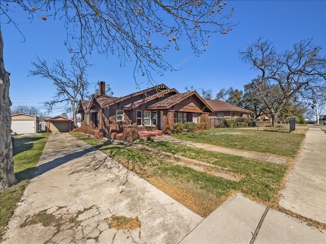 817 Marion Avenue, Fort Worth, TX 76104