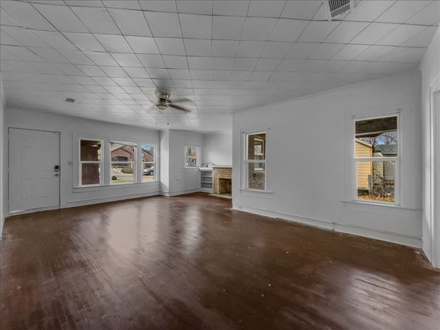 817 Marion Avenue, Fort Worth, TX 76104