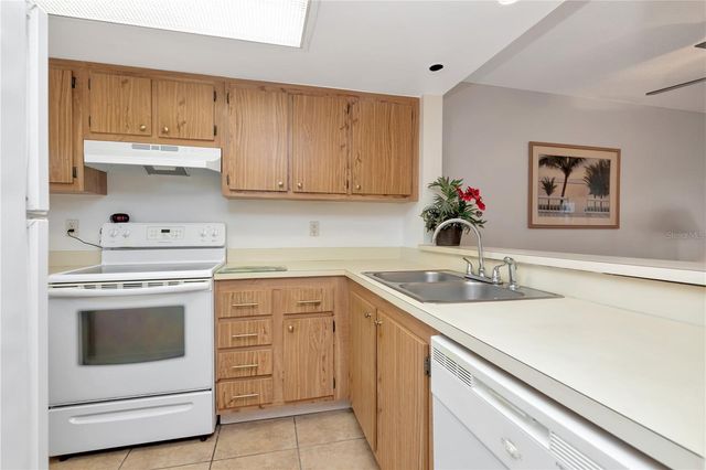 11485 OAKHURST ROAD A105, Largo, FL 33774