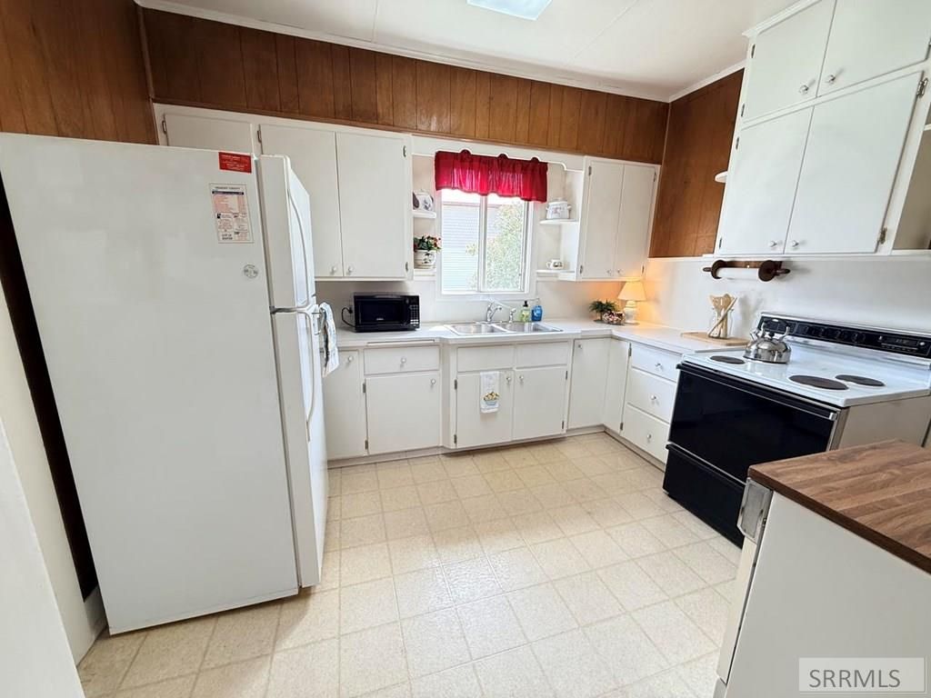Image 9 of property listing at 317 3rd Street, Ashton, ID 83420