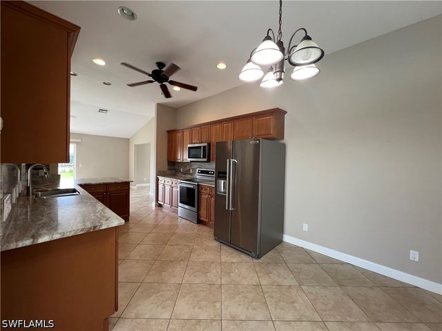 932 SW 4th AVE, Cape Coral, FL 33991