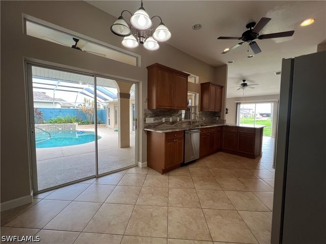 932 SW 4th AVE, Cape Coral, FL 33991