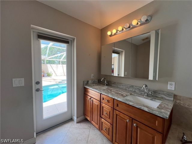 932 SW 4th AVE, Cape Coral, FL 33991