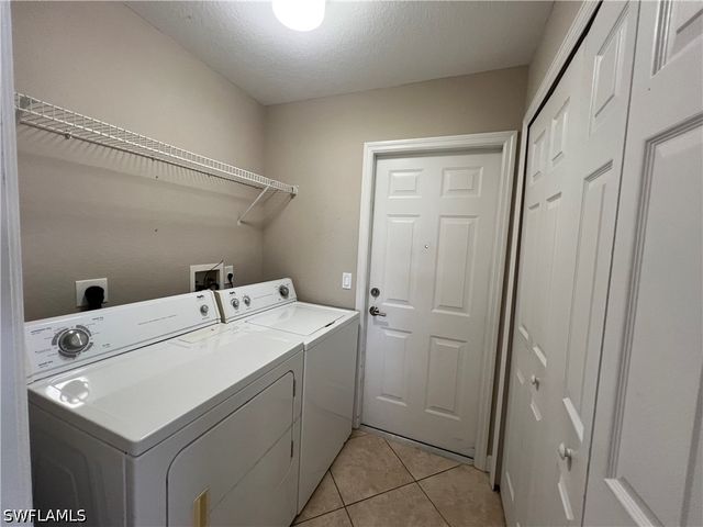 932 SW 4th AVE, Cape Coral, FL 33991