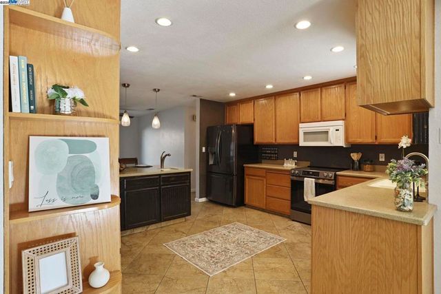 1312 1312 Wylmawood Ln, Modesto, CA 95355