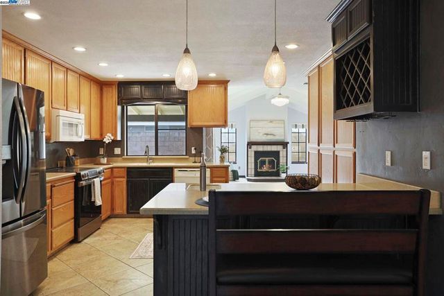 1312 1312 Wylmawood Ln, Modesto, CA 95355