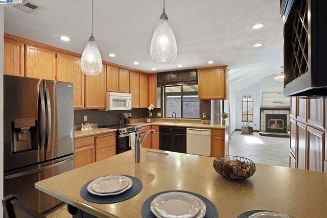 1312 1312 Wylmawood Ln, Modesto, CA 95355