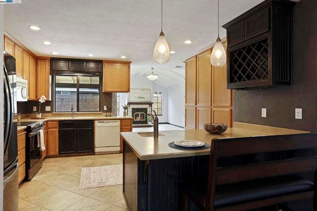 1312 1312 Wylmawood Ln, Modesto, CA 95355