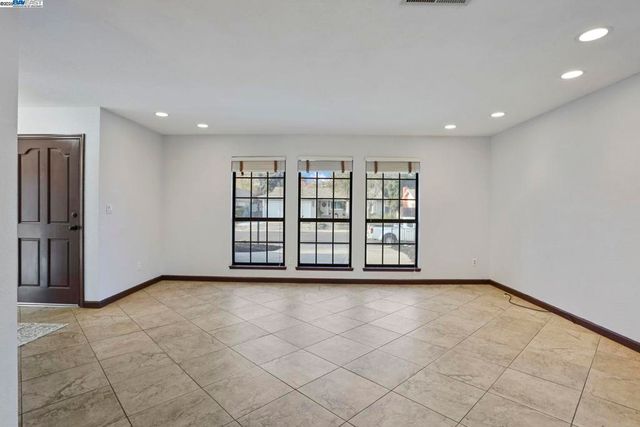 1312 1312 Wylmawood Ln, Modesto, CA 95355