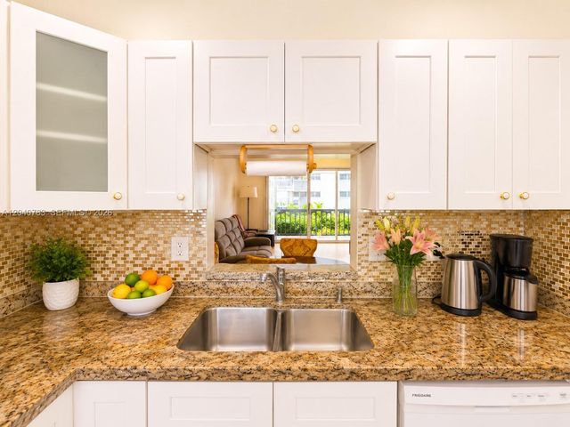 300 NE 12th Ave 606, Hallandale Beach, FL 33009