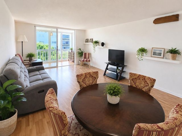 300 NE 12th Ave 606, Hallandale Beach, FL 33009
