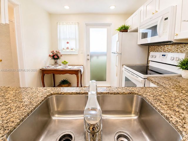 300 NE 12th Ave 606, Hallandale Beach, FL 33009