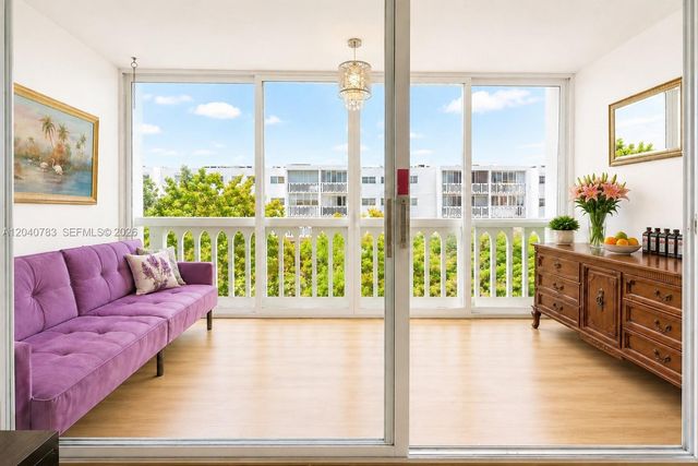 300 NE 12th Ave 606, Hallandale Beach, FL 33009