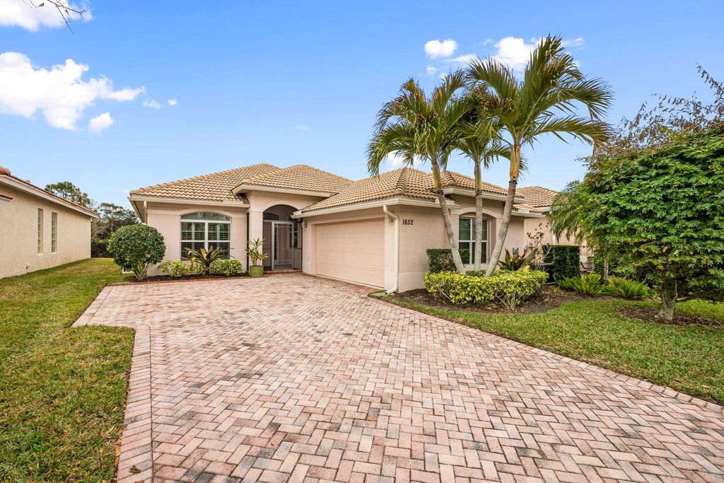 1652 NW Old Oak Terrace, Jensen Beach, FL 34957