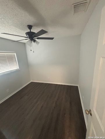 8015 Talkenhorn, Converse, TX 78109