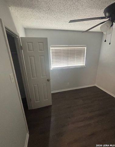 8015 Talkenhorn, Converse, TX 78109