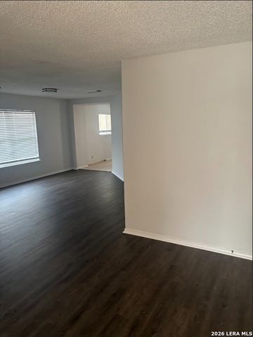 8015 Talkenhorn, Converse, TX 78109