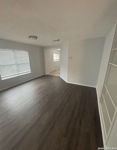 8015 Talkenhorn, Converse, TX 78109