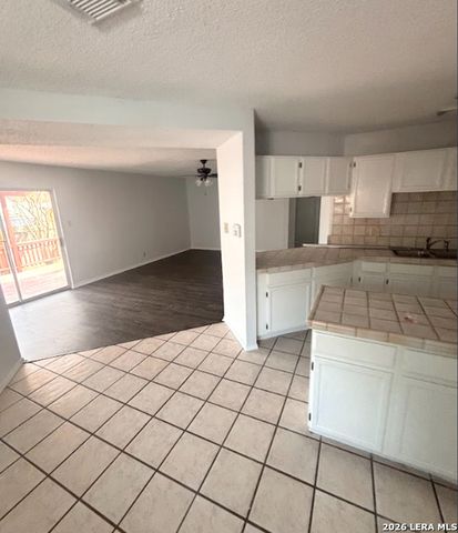 8015 Talkenhorn, Converse, TX 78109