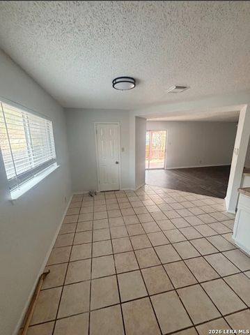 8015 Talkenhorn, Converse, TX 78109