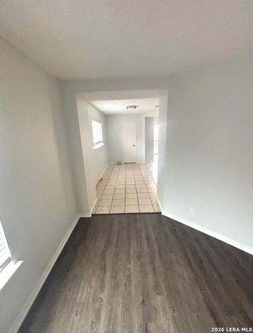 8015 Talkenhorn, Converse, TX 78109