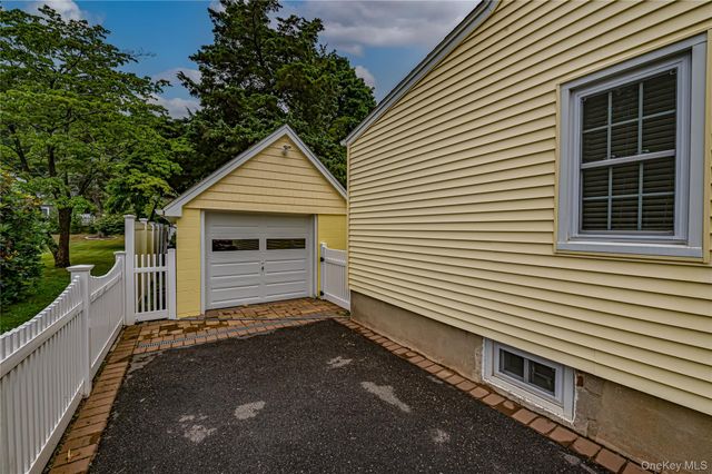 309 Laurel Road, Northport, NY 11768