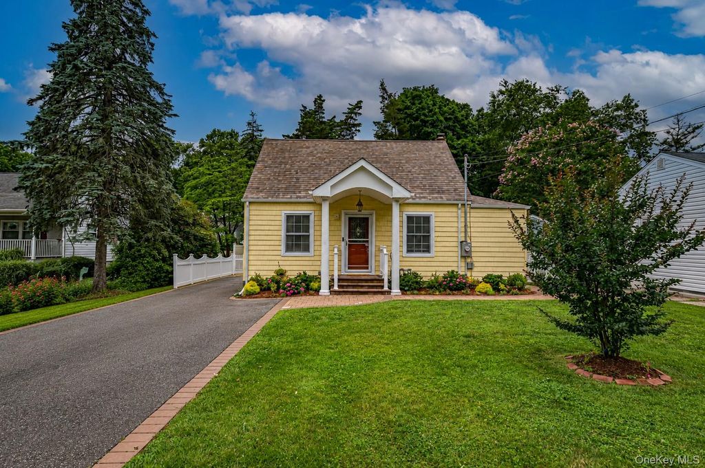 309 Laurel Road, Northport, NY 11768