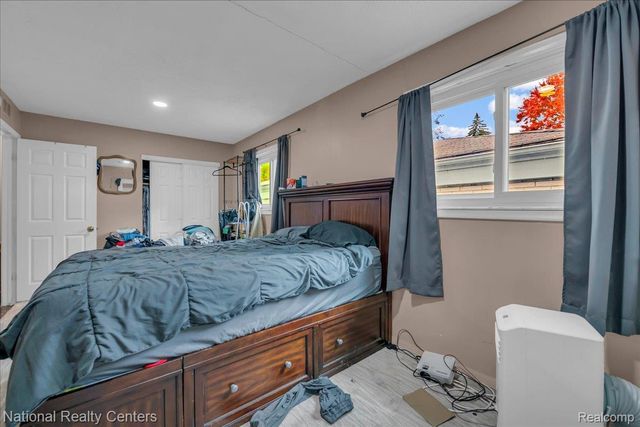 4428 Bedford Street, Dearborn Heights, MI 48125