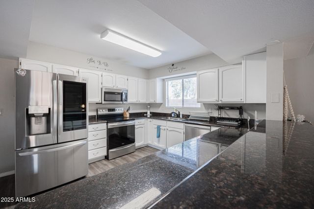 25 S OCEAN Drive, Gilbert, AZ 85233