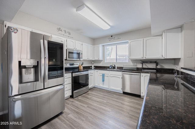 25 S OCEAN Drive, Gilbert, AZ 85233