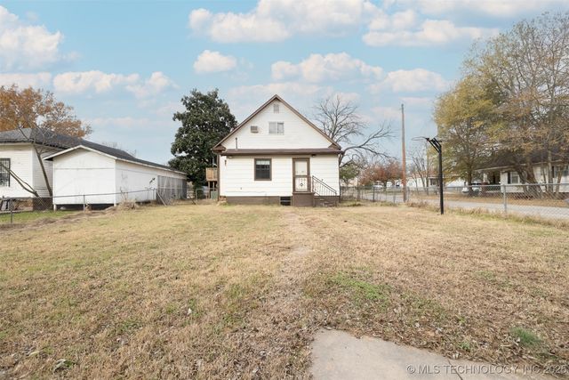 901 S Florida Avenue, Okmulgee, OK 74447