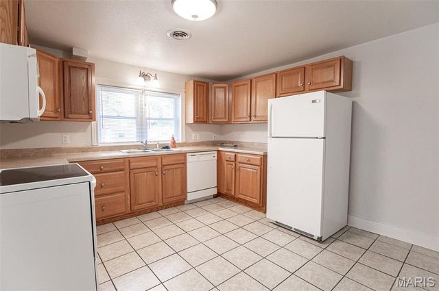 121 Anna Street, St James, MO 65559