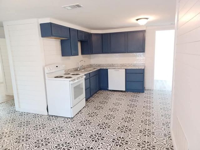 1309 S 5th Street, Bonham, TX 75418
