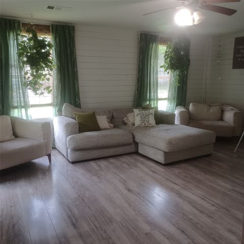 1309 S 5th Street, Bonham, TX 75418