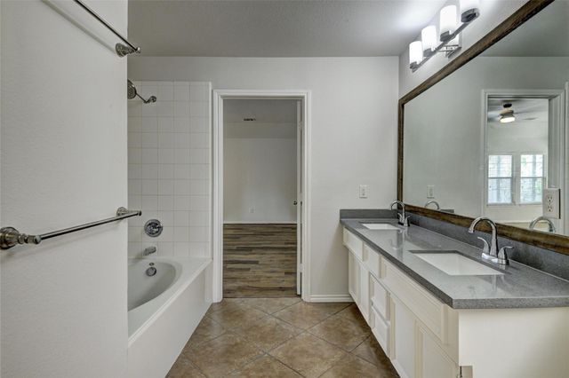 7042 Plum Creek Terrace Lane, Houston, TX 77087