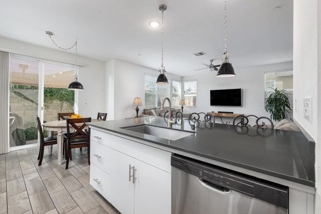 712 N Bliss Lane, Clovis, CA 93611