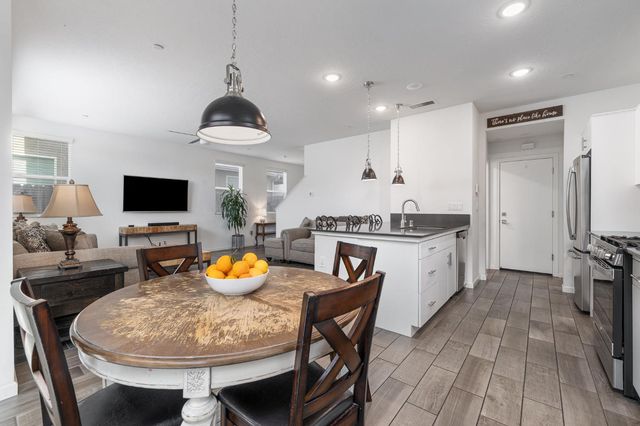 712 N Bliss Lane, Clovis, CA 93611