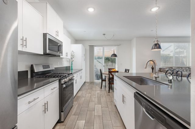 712 N Bliss Lane, Clovis, CA 93611