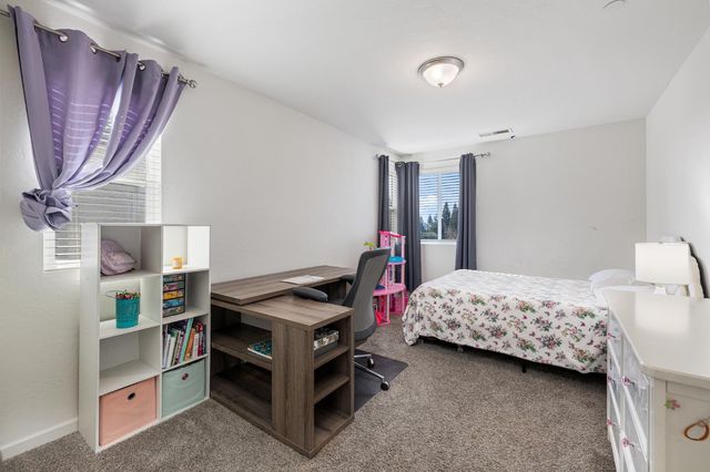 712 N Bliss Lane, Clovis, CA 93611